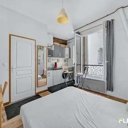 Pleasant Near Montmartre 18th Appartement